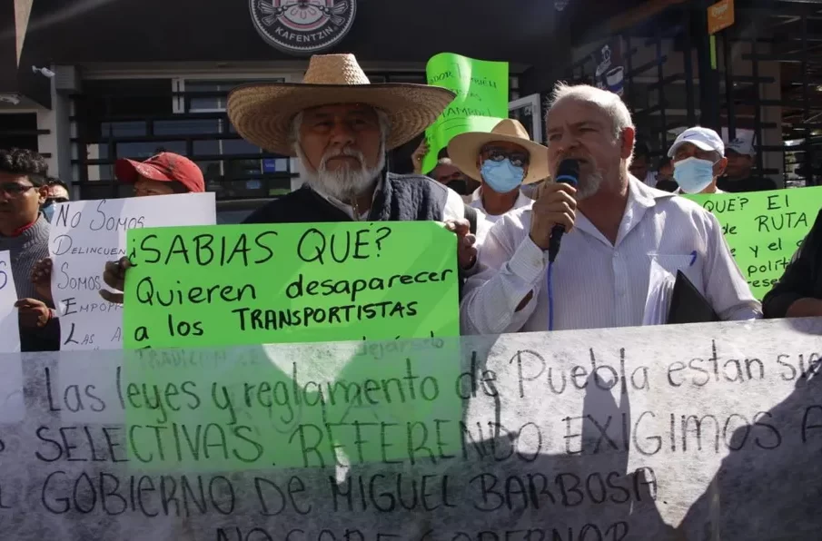 Transportistas se manifestan en Puebla | Melanie Torres