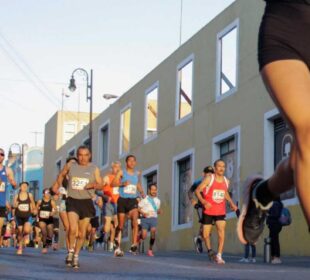 El primer Medio Maratón de Puebla se realizará el domingo 18 de diciembre; participarán 2 mil corredores en 5, 10 h 21 KM | Foto: Agencia Es Imagen para El Universal Puebla