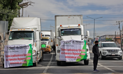 Transportistas bloquean algunas carreteras de Puebla para exigir publicación de reglamento