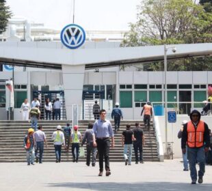 Volkswagen en Puebla aplicará paro de producción por falta de componentes; aquí las fechas