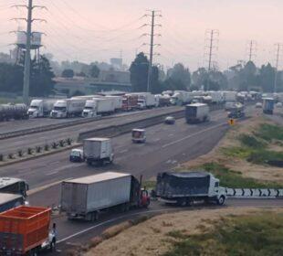 Caos en la autopista México-Puebla; continúa cierre por accidente en Arco Norte