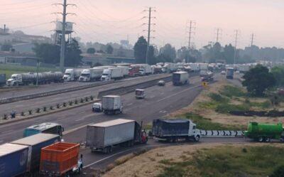 Caos en la autopista México-Puebla; continúa cierre por accidente en Arco Norte