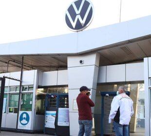 Habitantes y proveedores de Puebla llaman a evitar huelga en VW Puebla