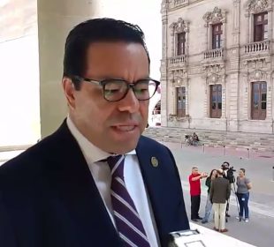 El Bayo Valenzuela: el fiscal que investiga con cálculo y sentencia con silencio